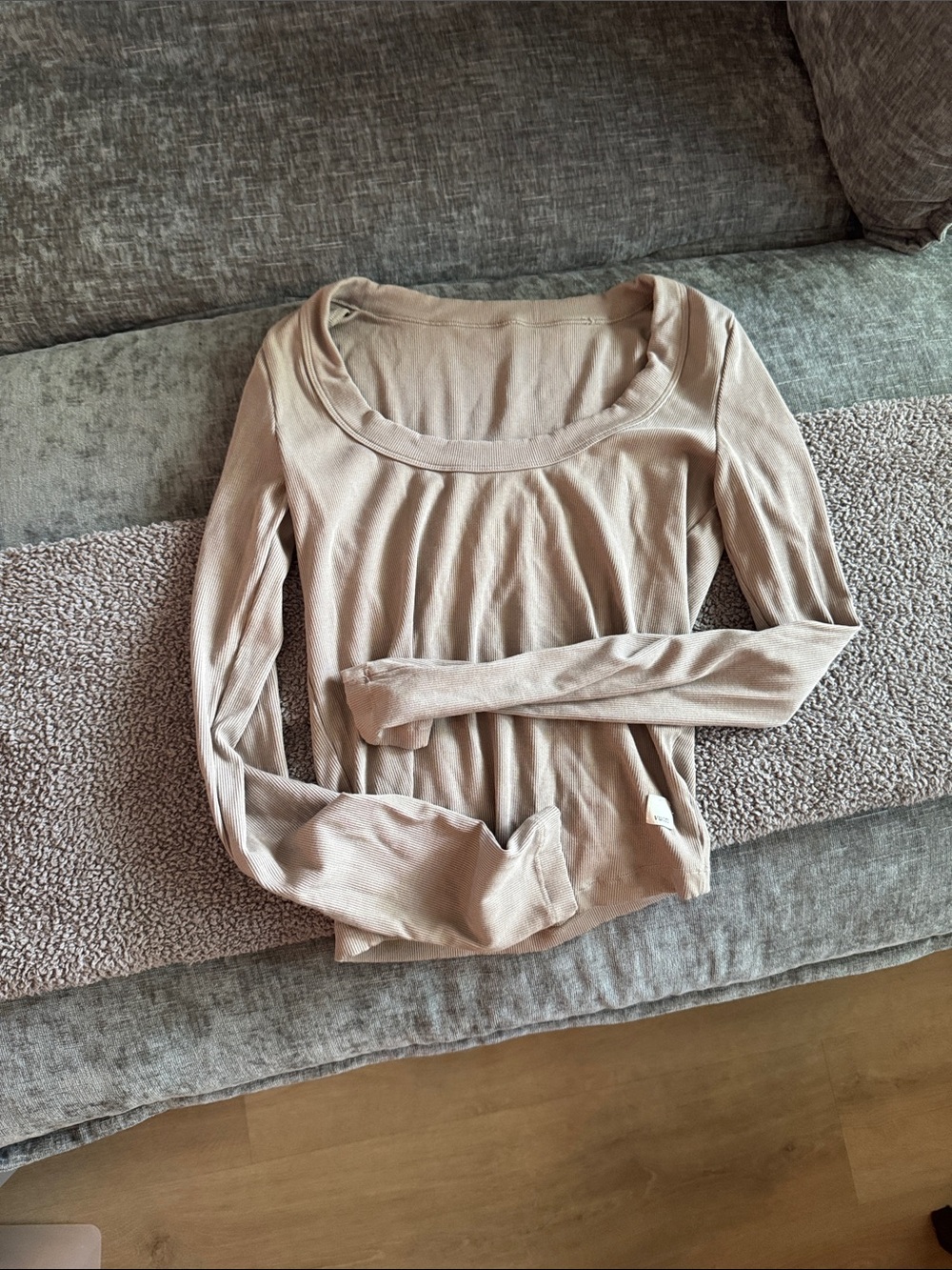 Vuori Scoop Neck Long Sleeve Top - Light Taupe